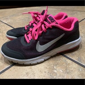 Black/Pink/silver/white Nike Flex Experience RN4 SIZE: 3.5 Y